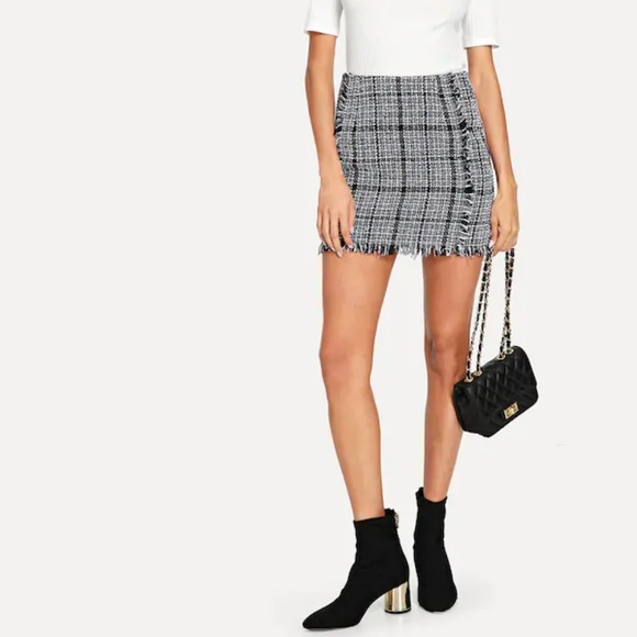 Dresses & Skirts - Last One! 5⭐️ Frayed Trim Plaid Tweed Skirt